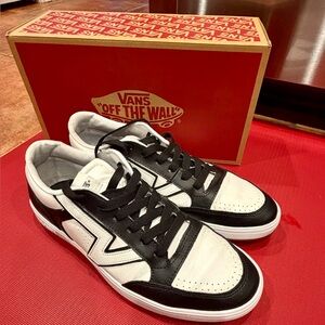 Vans Lowland Comfy Cush Shoes  Black/True White Size 11 Men’s NEW Condition
